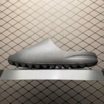 adidas YEEZY Slide "Onyx"（HQ6448）