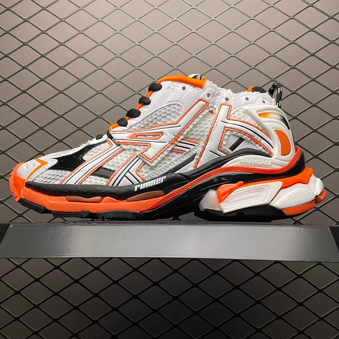 20221101-i1667234753-9243-0-jpg Balenciaga Runner Sneakers(677403W3RB79051) - 图片 1