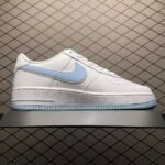 NIKE AIR FORCE 1 LOW WHITE UNIVERSITY BLUE (GS)(CV5696-962) - 图片 3
