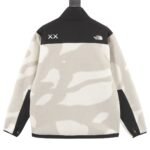 The North Face KAWS x Retro 1995 Denali Jacket（NF0A7WMB-7H0） - 图片 15