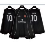 BALENCIAGA Men's TOKYO Soccer Long Sleeve T-Shirt Oversized "Black/White"(778972TPVT81070）