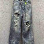 BALENCIAGA  Ripped, loose jeans（751111TDW143359）