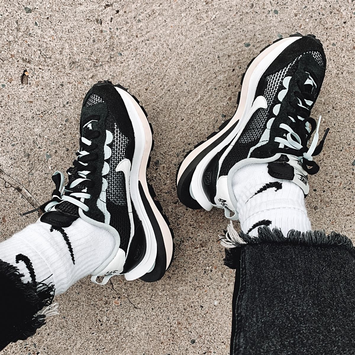 Nike VaporWaffle sacai black and white sneakers