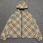 Burberry Reversible Check Trafford Jacket in Sand（80872191） - 图片 4