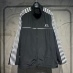 BALENCIAGA Men's Large Tracksuit Jacket in Black（831361TRO311000）