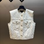 Louis Vuitton MONOGRAM Sleeveless denim jacket with floral print（1AHJRU）