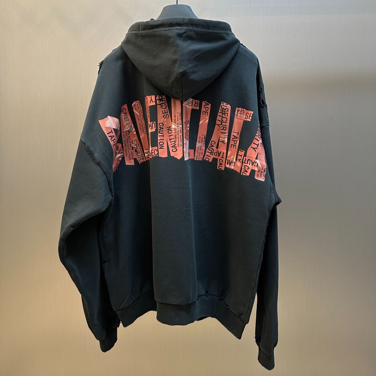 imageName1755154744009 Balenciaga Men's Security Tape Logo Large Zip-up Hoodie (826162TSVF88433) - 图片 1