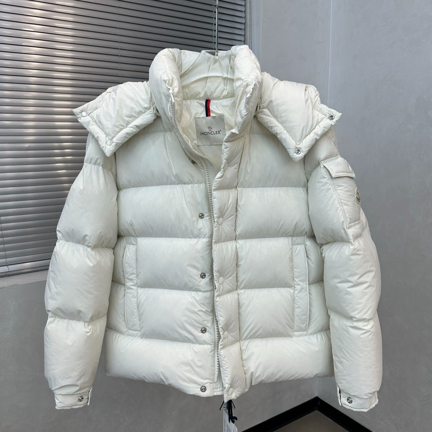 imageName1758604701744 Moncler Short Down Jacket 'maya 70'(1A0016954A8190D) - 图片 1