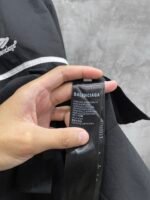 BALENCIAGA embroidered logo lettering stand collar zipper jacket（763436TNQ251000） - 图片 9