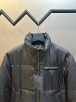 PRADA Men's Re-Nylon Reversible Down Jacket (SGC045-S-222-1WQ8-F0002） - 图片 7