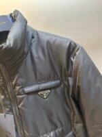 PRADA Men's Re-Nylon Reversible Down Jacket (SGC045-S-222-1WQ8-F0002） - 图片 3