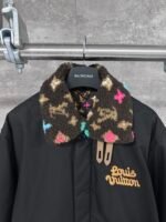 Tyler, The Creator x Louis Vuitton Cotton Aviator Jacket With Monogram Fleece Collar "Noir"（1AFPTM） - 图片 7