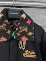 Tyler, The Creator x Louis Vuitton Cotton Aviator Jacket With Monogram Fleece Collar "Noir"（1AFPTM） - 图片 8