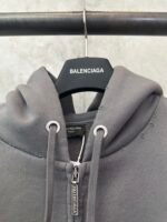 BALENCIAGA Human Being Shifted Zip-Up Hoodie (833382TSVB91441） - 图片 7