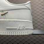 Nike Women's Air Force 1 '07 LX "Sail/Metallic Gold"（FV3654-111） - 图片 6