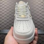 Nike Women's Air Force 1 '07 LX "Sail/Metallic Gold"（FV3654-111） - 图片 3