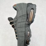 Central Cee × Nike Air Max 95 "Black/Metallic Red Bronze" (HQ6457-001) - 图片 8