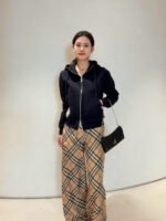 Burberry  Check Label Cotton Zip Hoodie in Black（81022761） - 图片 21