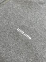 Miu Miu Oversized sweatshirt jacket with logo embroidery（MJL042-13UK-F0031-S-OOO） - 图片 9