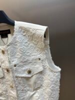 Louis Vuitton MONOGRAM Sleeveless denim jacket with floral print（1AHJRU） - 图片 5