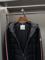 MONCLER Lightweight Down Knit Jacket with Hooded Icon Patch（J20919B00022M1131999） - 图片 5