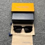 LOUIS VUITTON Sunglasses Plastic Black (Z2090E)