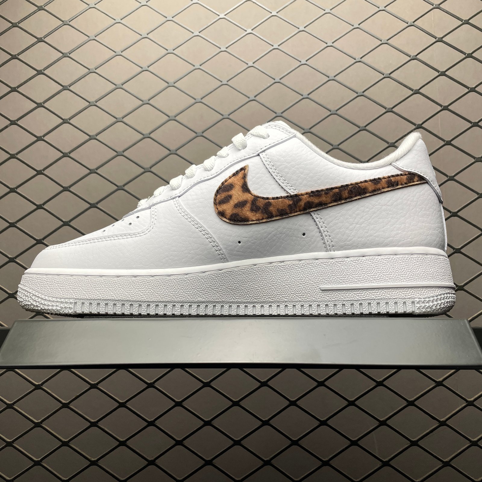 imgHD-9eb4d1cc-20250803-i1754231650266-4840-0-3-jpg GOODENOUGH × Supreme × Nike Air Force 1 Low "White/Leopard" (25SS Week15)(IM3483-100) - 图片 1