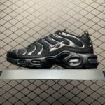 Nike Women's Air Max Plus SE "Black/Metallic Silver/Laser Crimson ( HJ9743-001）