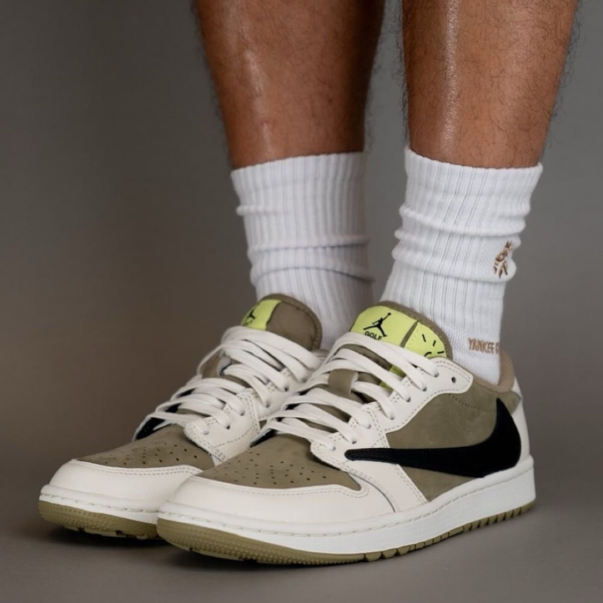 Travis Scott &times; Nike Air Jordan 1 Low Golf NRG Neutral Olive (Nike/スニーカー)  FZ3124-200【BUYMA】