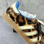 Wales Bonner × adidas Samba Pony Leo Low “Dark Brown/Cream White” ウェールズ・ボナー × アディダス サンバ ポニー レオ ロー “ダークブラウン/クリームホワイト” IE0578 - 图片 4