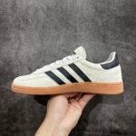 adidas Originals Handball Spezial “Aluminum/Core Black/Footwear White” アディダスオリジナルス ハンドボール スペツィアル “アルミニウム/コアブラック/フットウェアホワイト” IF6562 - 图片 3