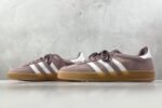 adidas Originals Women’s Gazelle Indoor “Shadow Fig/Cloud White/Gum” アディダスオリジナルス ウィメンズ ガゼル インドア “シャドウフィグ/クラウドホワイト/ガム” IH5483 - 图片 5