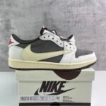 Travis Scott × Nike Air Jordan 1 Low OG SP “Reverse Mocha/Sail and Ridgerock” トラヴィススコット × ナイキ エアジョーダン1 ロー OG SP “リバース モカ/セイル アンド リッジロック” - 图片 2