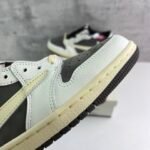 Travis Scott × Nike Air Jordan 1 Low OG SP “Reverse Mocha/Sail and Ridgerock” トラヴィススコット × ナイキ エアジョーダン1 ロー OG SP “リバース モカ/セイル アンド リッジロック” - 图片 3