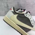 Travis Scott × Nike Air Jordan 1 Low OG SP “Reverse Mocha/Sail and Ridgerock” トラヴィススコット × ナイキ エアジョーダン1 ロー OG SP “リバース モカ/セイル アンド リッジロック” - 图片 4