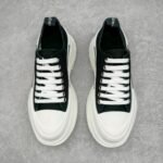 Alexander McQueen Tread Slick Lace Up in Black/White - 图片 2