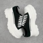 Alexander McQueen Tread Slick Lace Up in Black/White - 图片 3