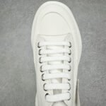 Alexander McQueen Tread Slick Lace Up in White - 图片 7